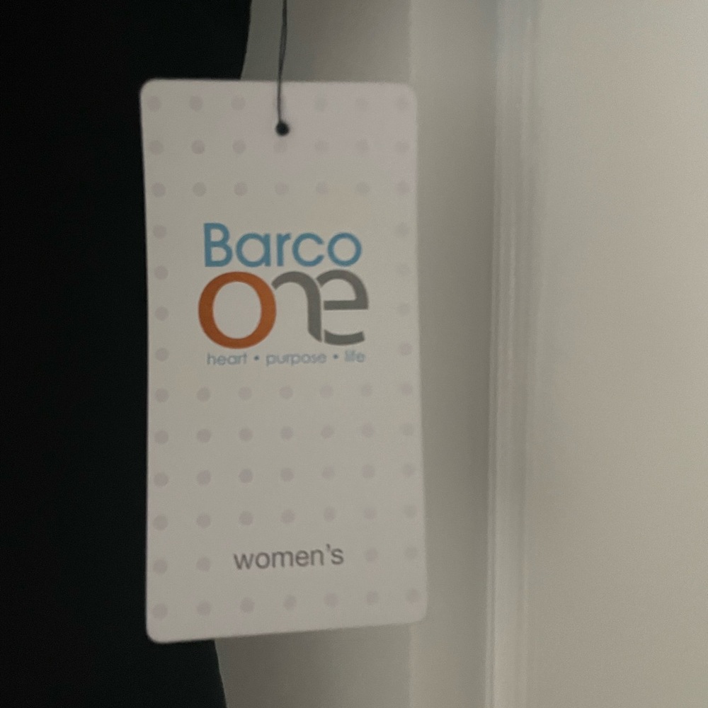 NWT 🏷️ Barco Black Scrubs Top Medium 🩺 - Picture 7 of 7
